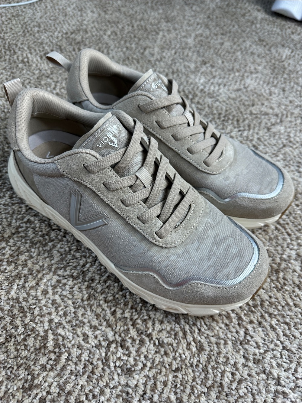 Vionic Presley Sneakers - like new - Picture 2 of 6